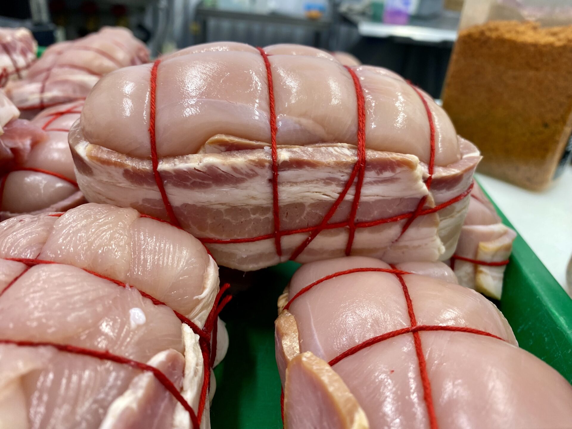 Coq au porc – Marinade Érable, poivre & chipotle
