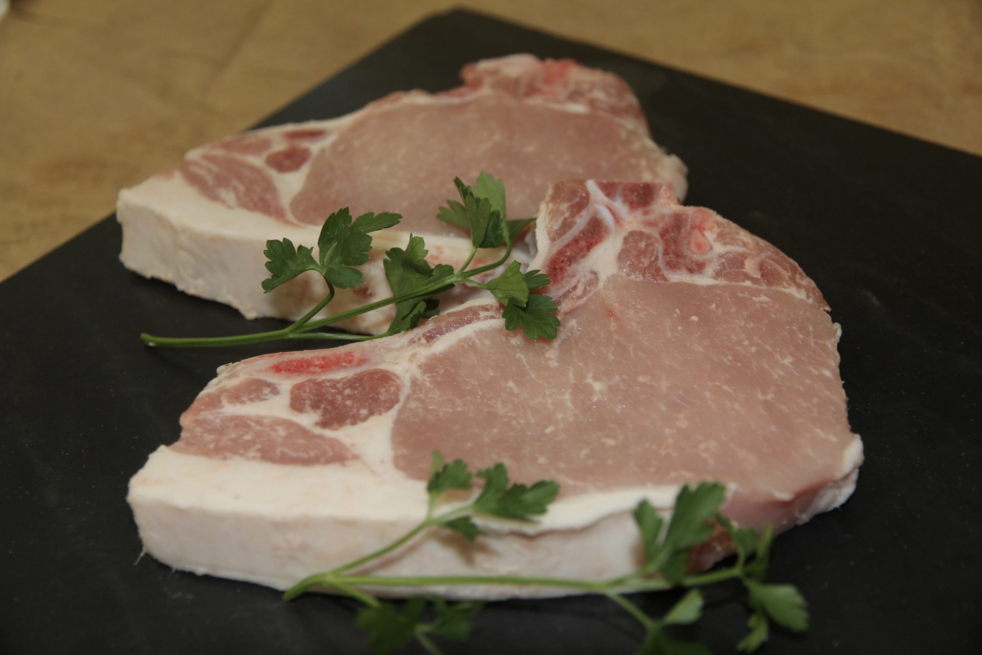 Côtelettes de porc avec os