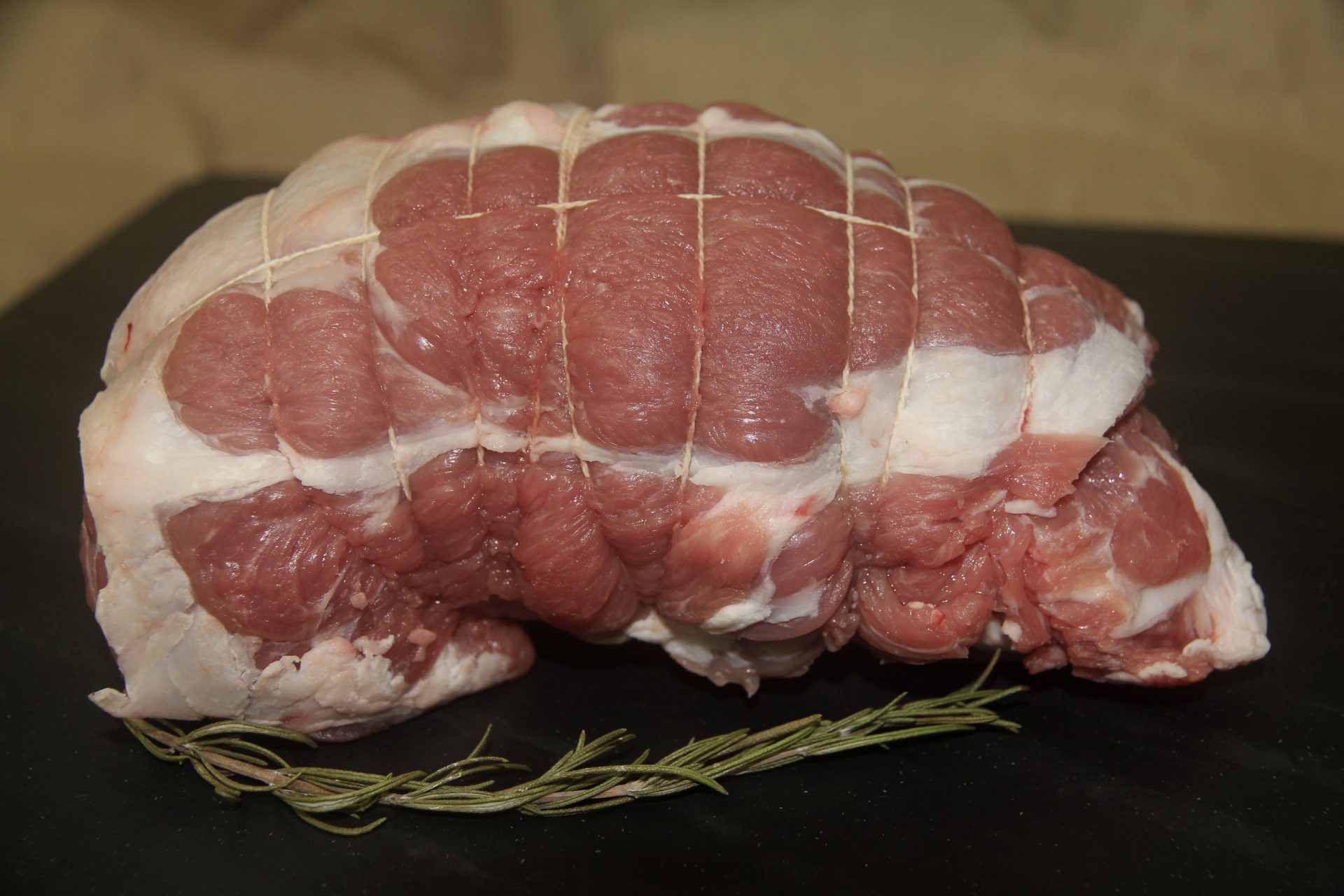 Rôti d’épaule d’agneau désossé