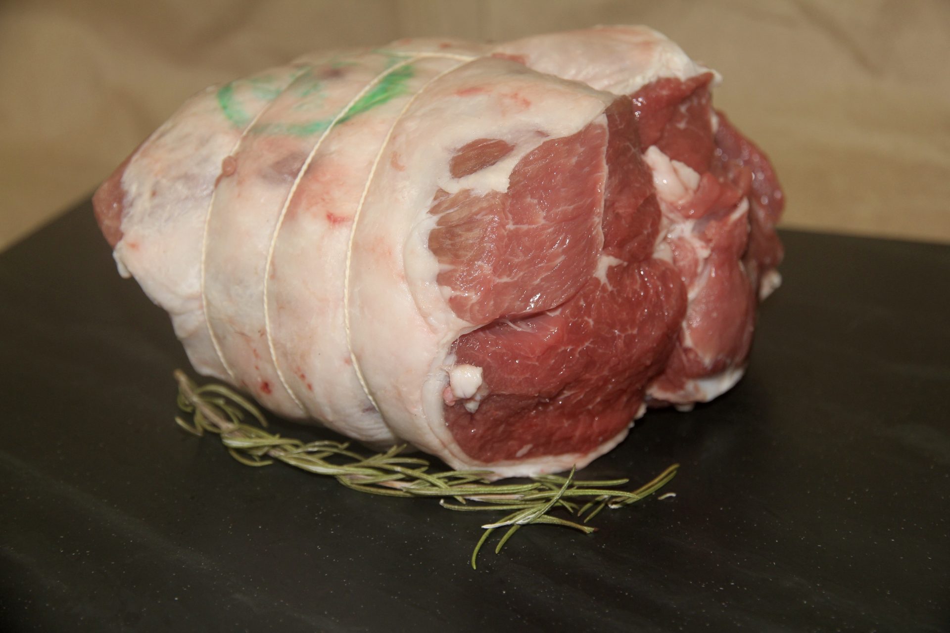 Gigot d’agneau semi-désossé